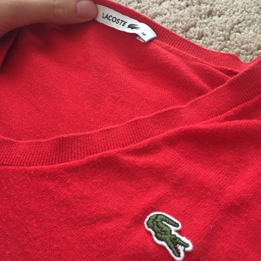 I am selling a Lacoste sweatshirt!🌺